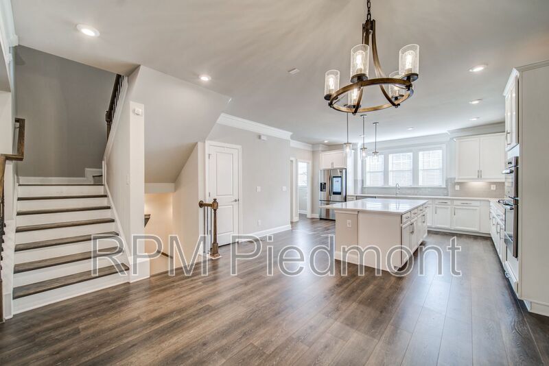 Primary Photo - 1363 Harris Way S
