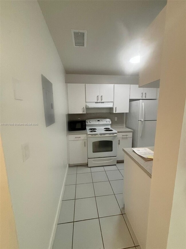 Building Photo - 7111 SW 129th Ave