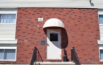 Building Photo - 63 Glade St