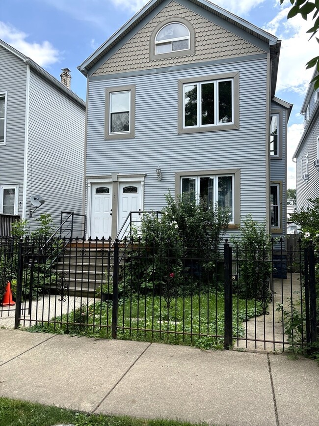 Building Photo - 1653 N Richmond St