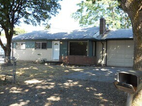 Building Photo - 9336 SE Fuller Rd