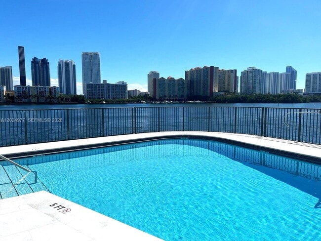 Foto del edificio - 4000 NE 168th St