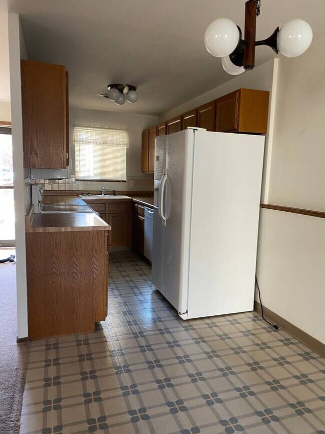 Foto del edificio - 225 E 8th Ave