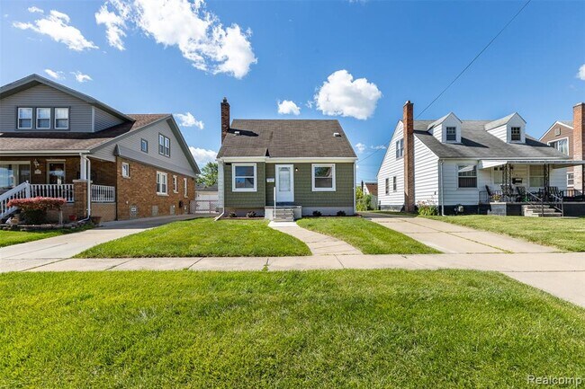 Building Photo - 613 Riverbank St