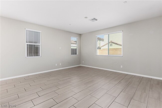 Building Photo - 204 Rondeau Ave