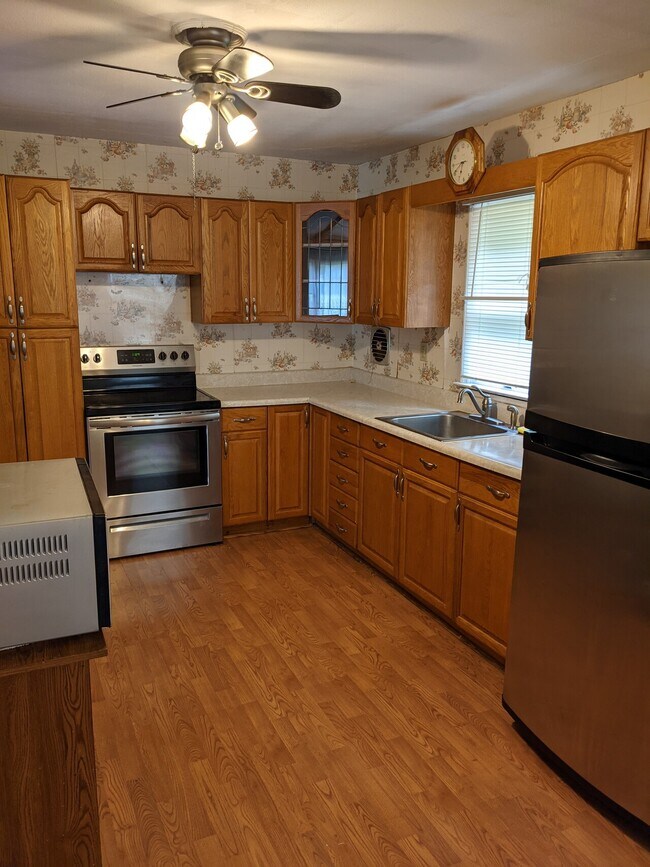 138 Edwards Rd House for Rent in Cheshire, CT