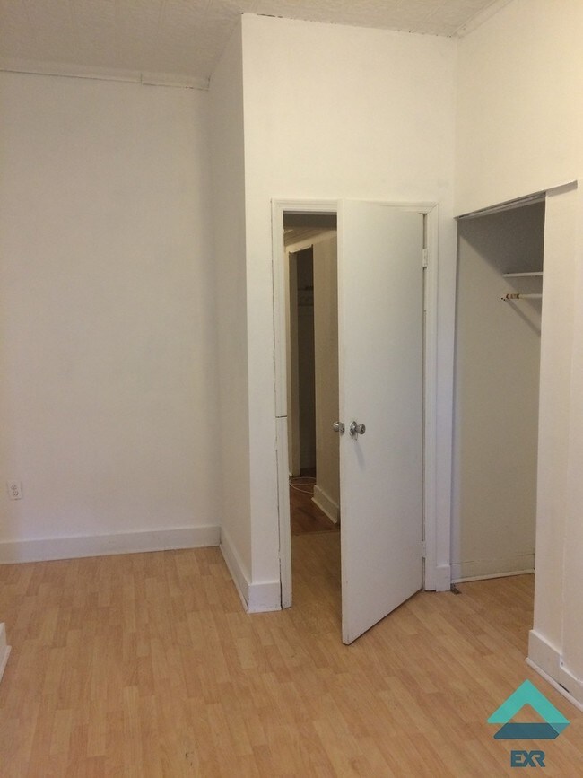Foto del edificio - 369 Menahan St