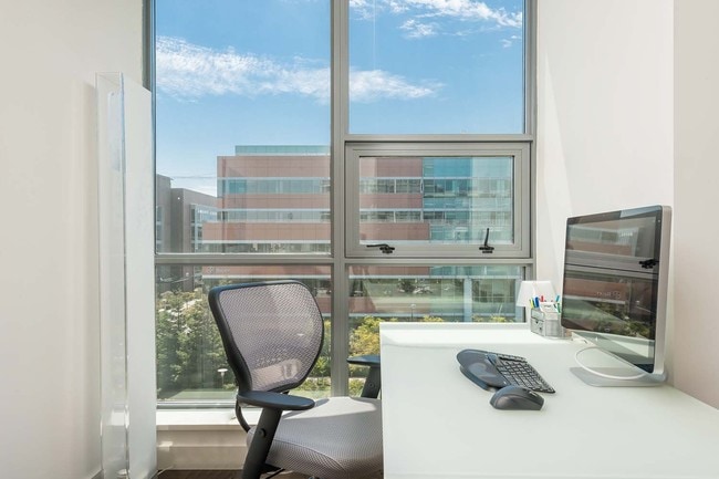 Building Photo - Madrone Corner Condo with Terrace