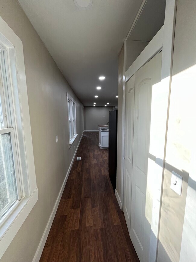 Foto del edificio - 810 E 8th St