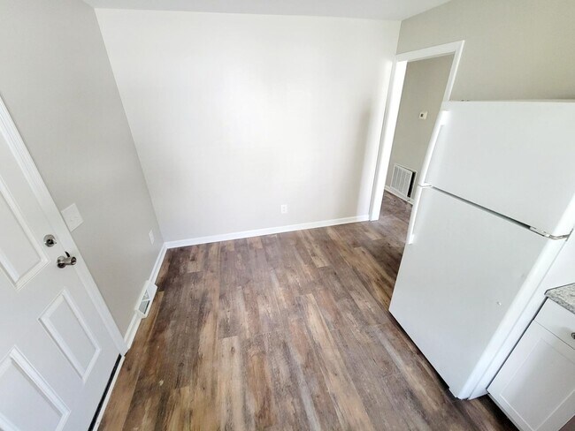 Foto del edificio - 3 Bed 1 Bath Newly Remodeled Home in Burlington!