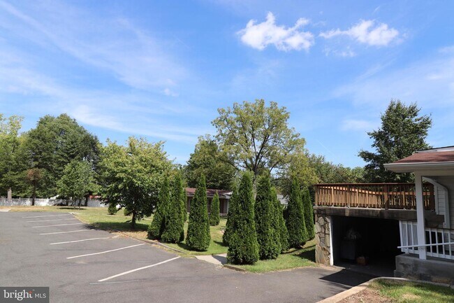 Building Photo - 4006 Buckman Rd