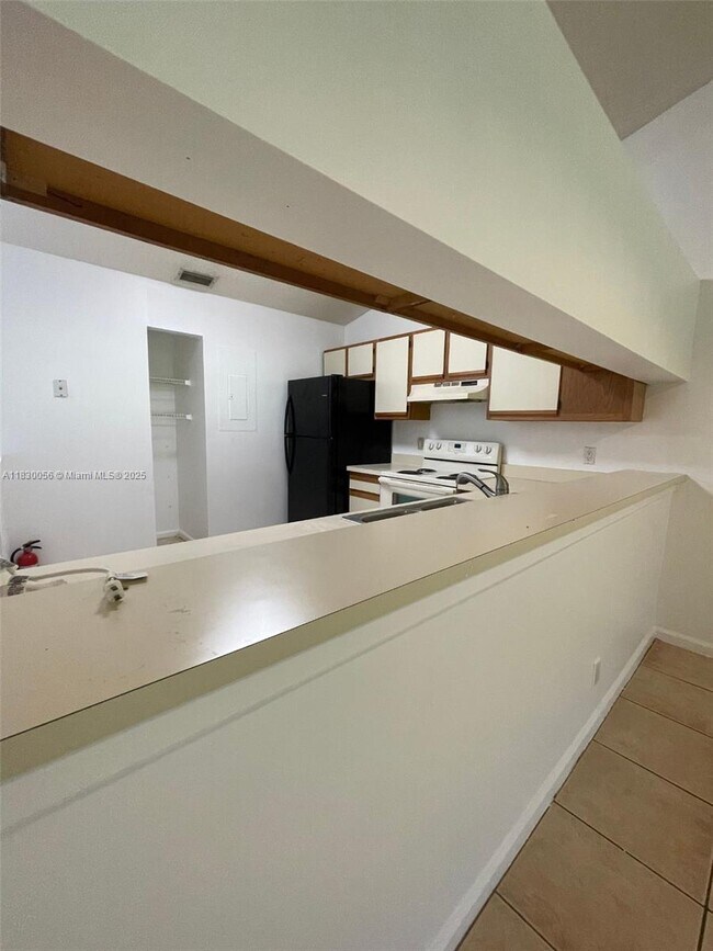 Foto del edificio - 493 Hardwood Pl