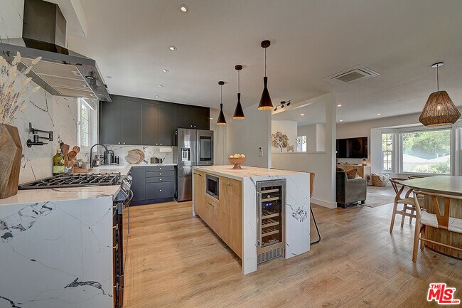 Building Photo - 5637 Heatherdale Dr