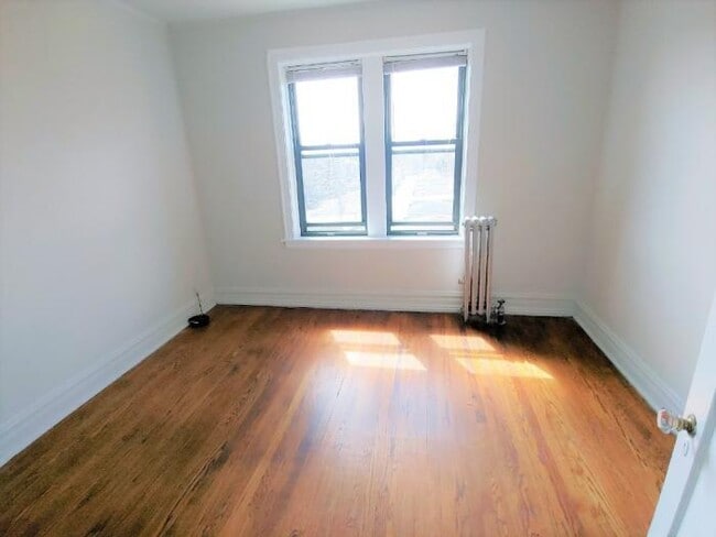 Building Photo - 1 bedroom in CHICAGO IL 60659