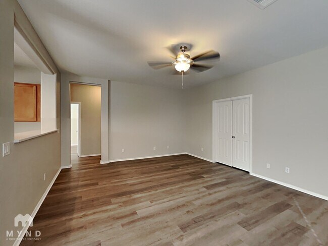 Foto del edificio - 15219 W Shaw Butte Dr