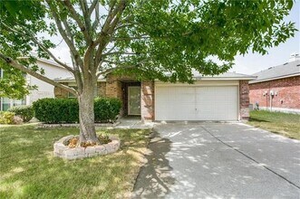 Building Photo - 2620 Clear Brook Dr