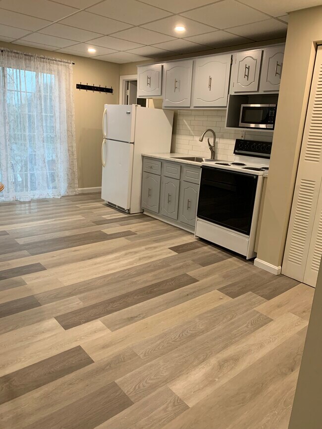 1976 Lakeview Ave Unit 3, Dracut, MA 01826 Apartments in Dracut, MA