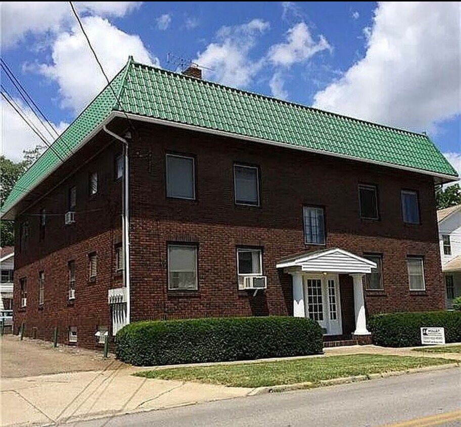 Primary Photo - 1820 4th St
