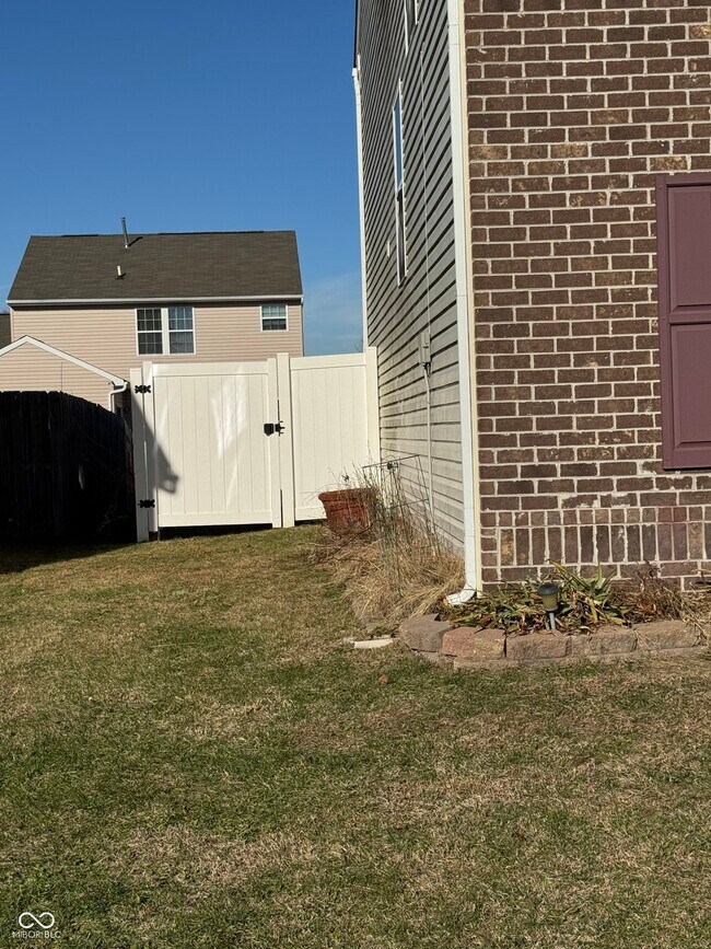 Foto del edificio - 8348 Burket Way