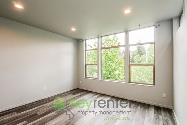 Building Photo - Modern 3 Bedroom with Rooftop Deck and In Unit Laundry