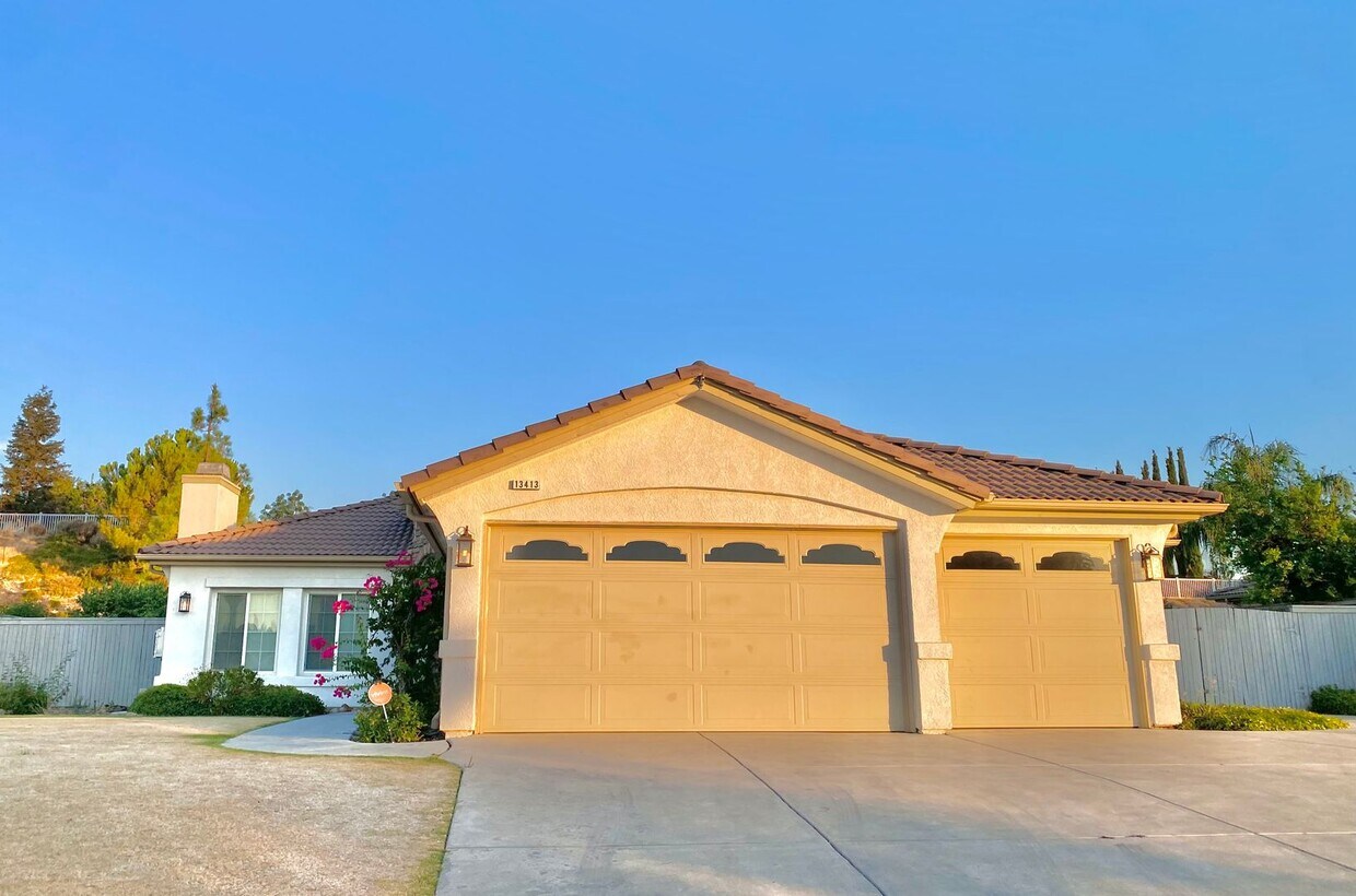 Foto principal - Gorgeous Home Located in City in the Hills