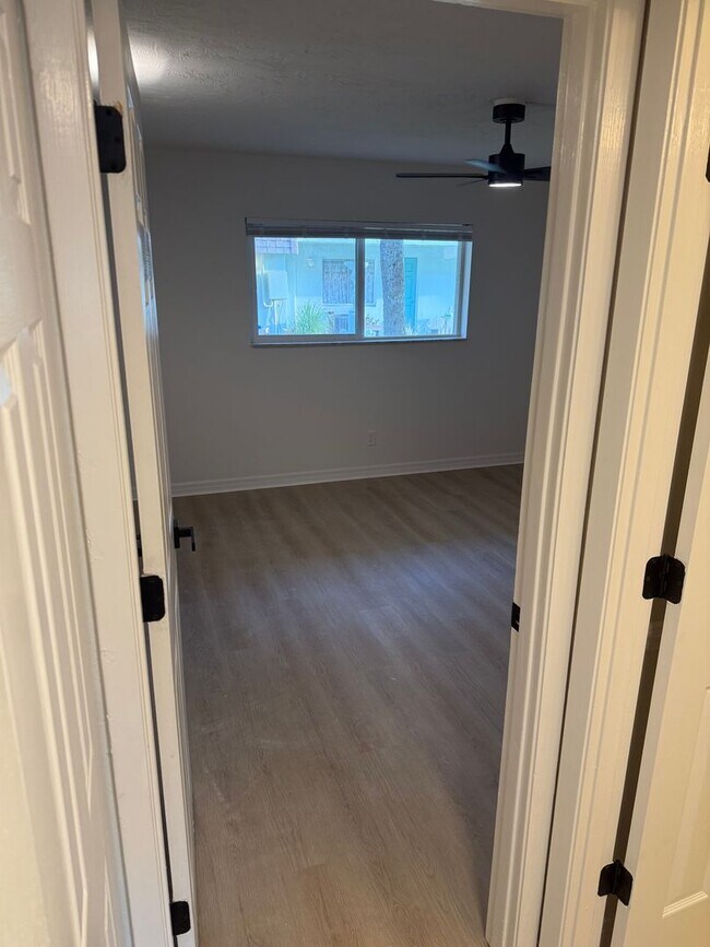 Building Photo - Beautiful Beachside Condo in the Heart of Ormond Beach  $1300