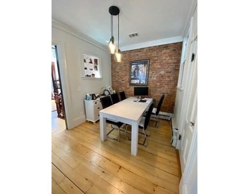 Building Photo - 6 Monks St
