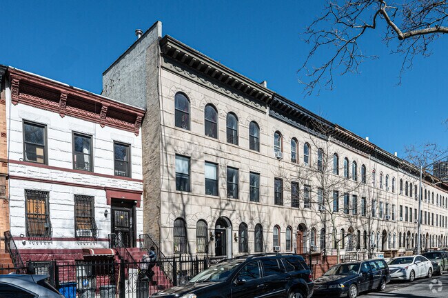 Building Photo - 821 Halsey St