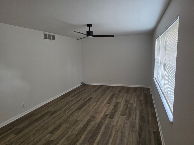 Foto del edificio - 4209 Defoe Dr