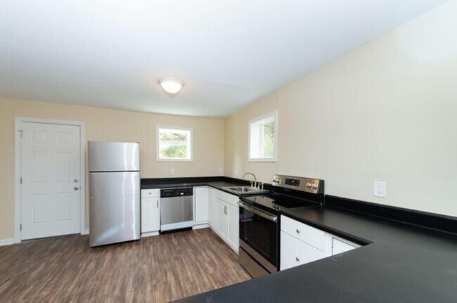 Foto del edificio - 4BA/2BA OFF KING STREET EXTENTION DOSCHER Street - Available AUGUST 1, 2026
