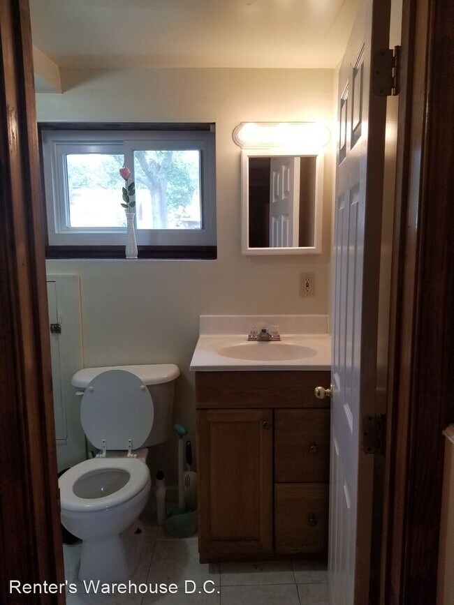Building Photo - Studio, 1 bath House - 6416 2nd Pl NW Lowe...