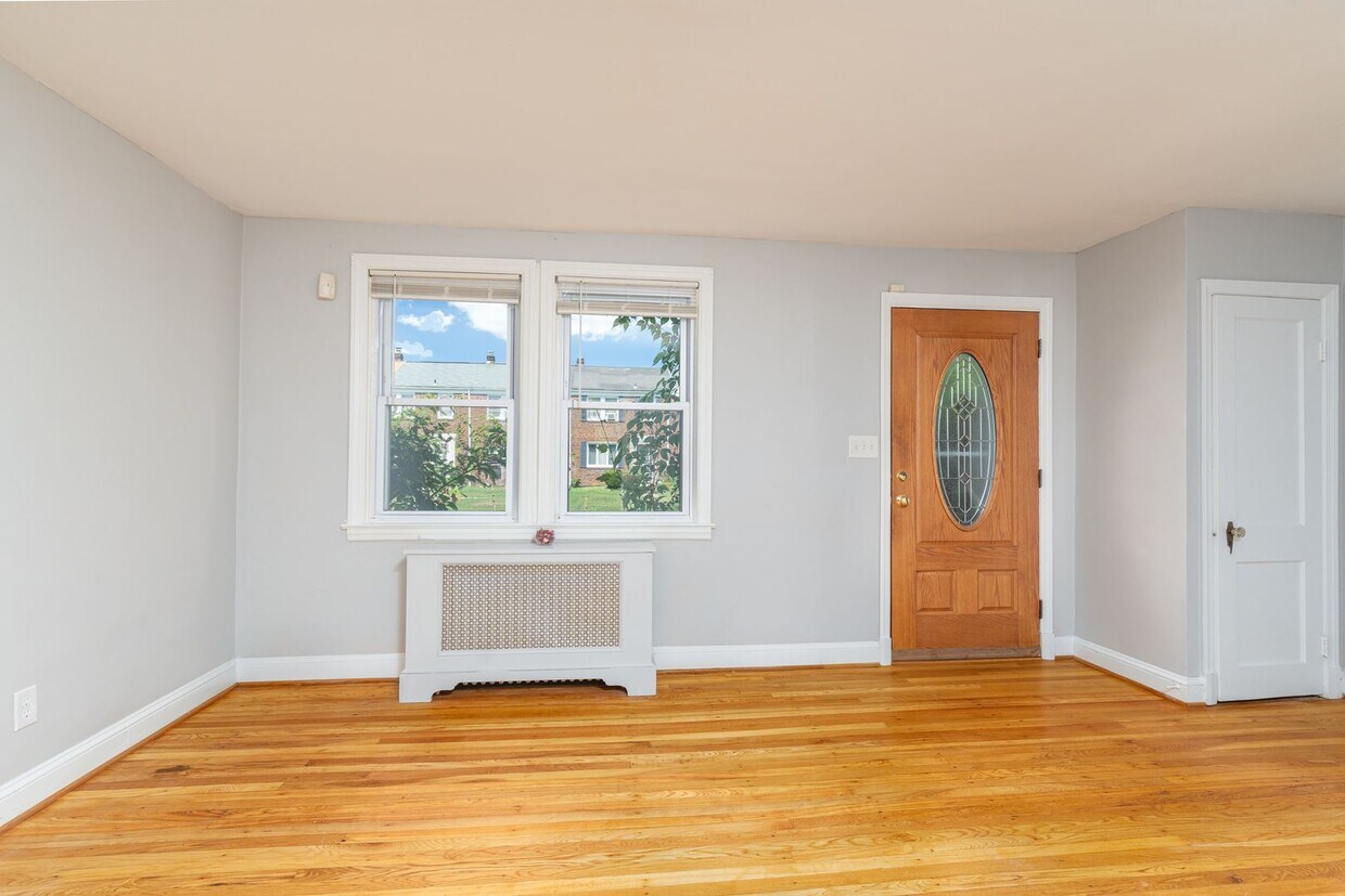 Photo - 1637 Lochwood Road