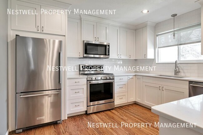Foto del edificio - 1335 E Maplewood Cir