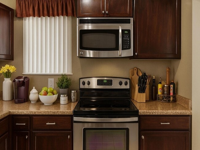 Building Photo - Charming 2BR 2BA Home w/  Full Appliance Suite • Fenced Yard • Driveway Parking in Miramar