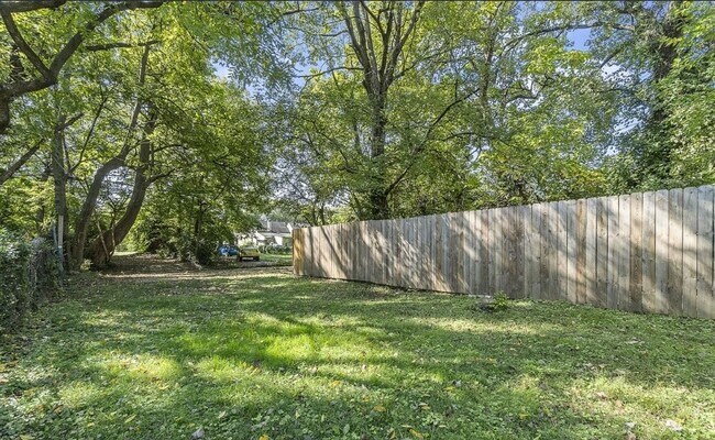 Building Photo - Stunning 4 Bedroom, 2 Bathroom home with modern upgrades