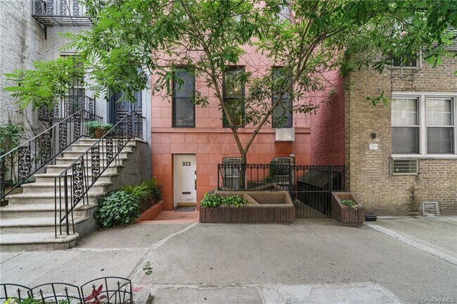Foto del edificio - 322 E 50th St