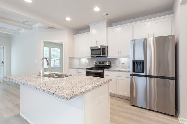 Foto del edificio - Gorgeous 4/3 w/ 2-Car Garage in New Hawthorne Station Subdivision in College Park!