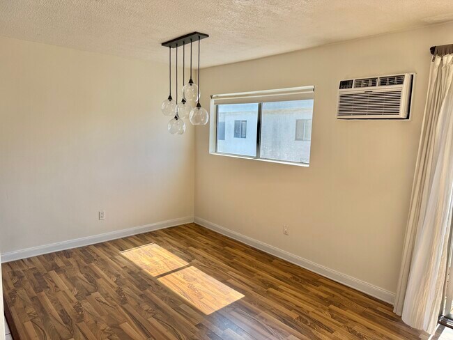 dining area - 960 Larrabee St
