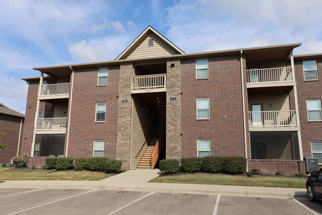 Exterior de ladrillo - Nicholas Place Apartments