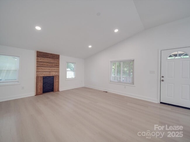 Building Photo - 1012 Wood St