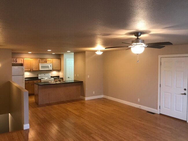 Open floor plan - living room, dining room, and kitchen. - 113 Scenic Dr