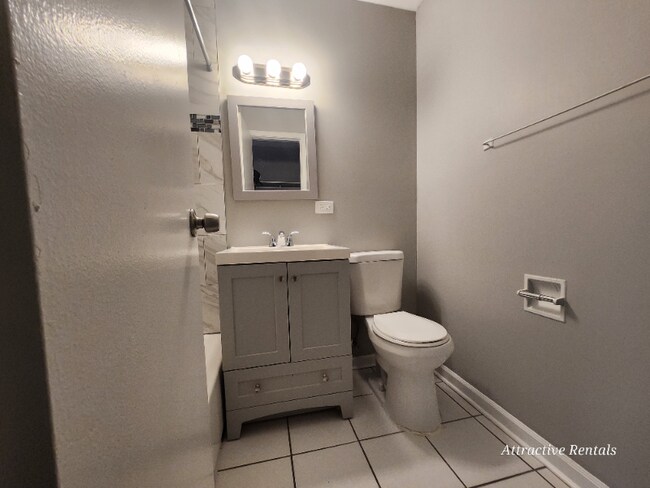 Foto del edificio - 3333 Commercial Ave