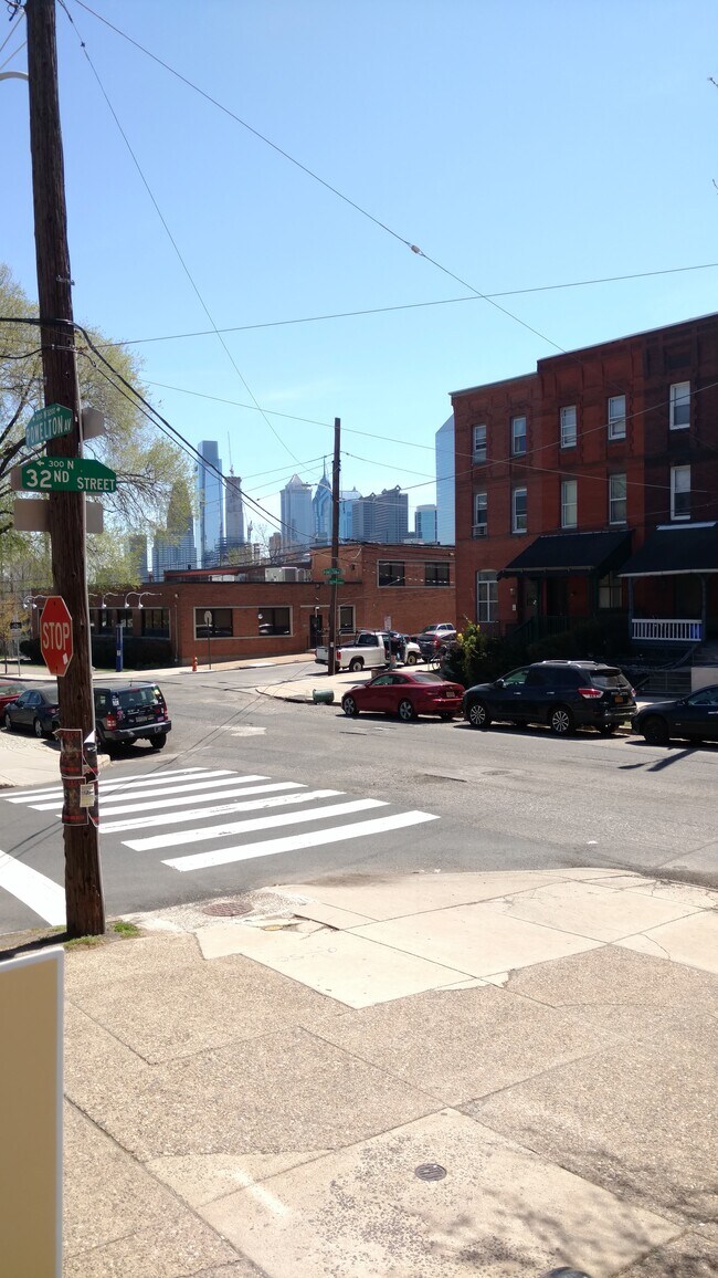 Frente - 3203 Powelton Ave