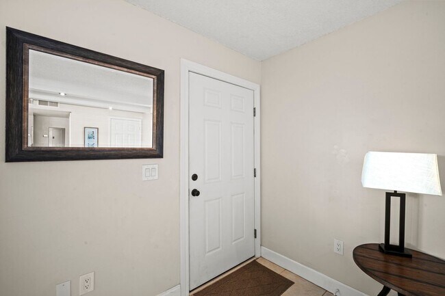 Building Photo - 1011 S Miramar Ave