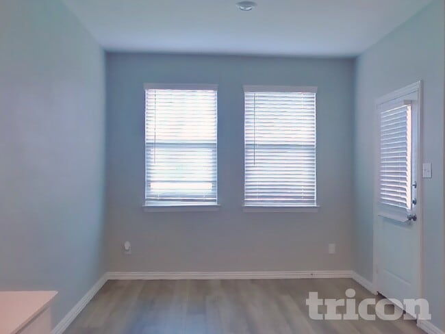 Building Photo - 235 Jenkinson Dr