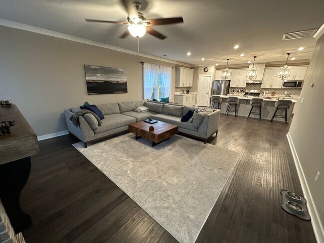 Building Photo - Greenville - Riverstone - Beautiful and Sp...