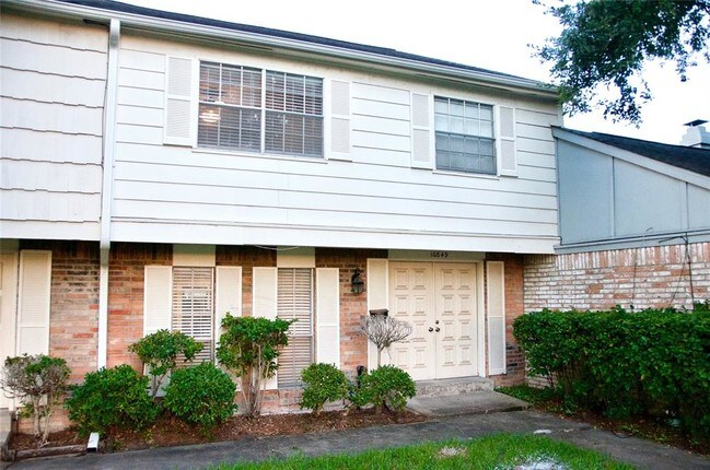 Building Photo - 10849 Sandpiper Dr
