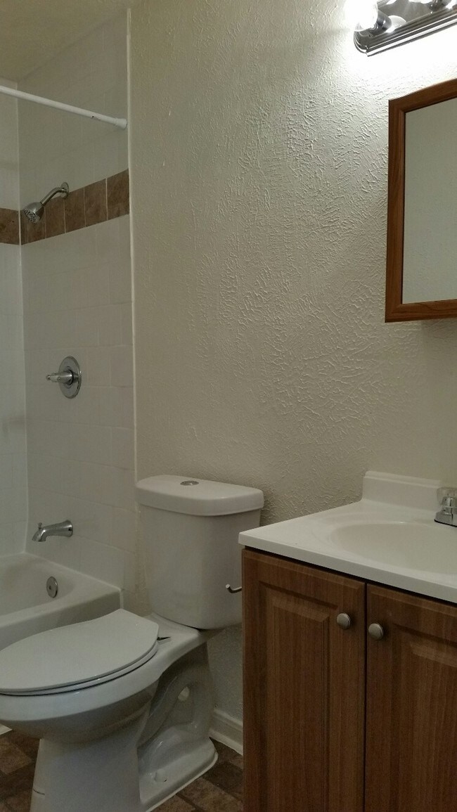 Building Photo - 2 bed, 1.5 bath home in Pleasant Grove