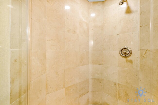 Foto del edificio - 18001 Collins Ave