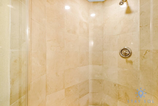 Building Photo - 18001 Collins Ave